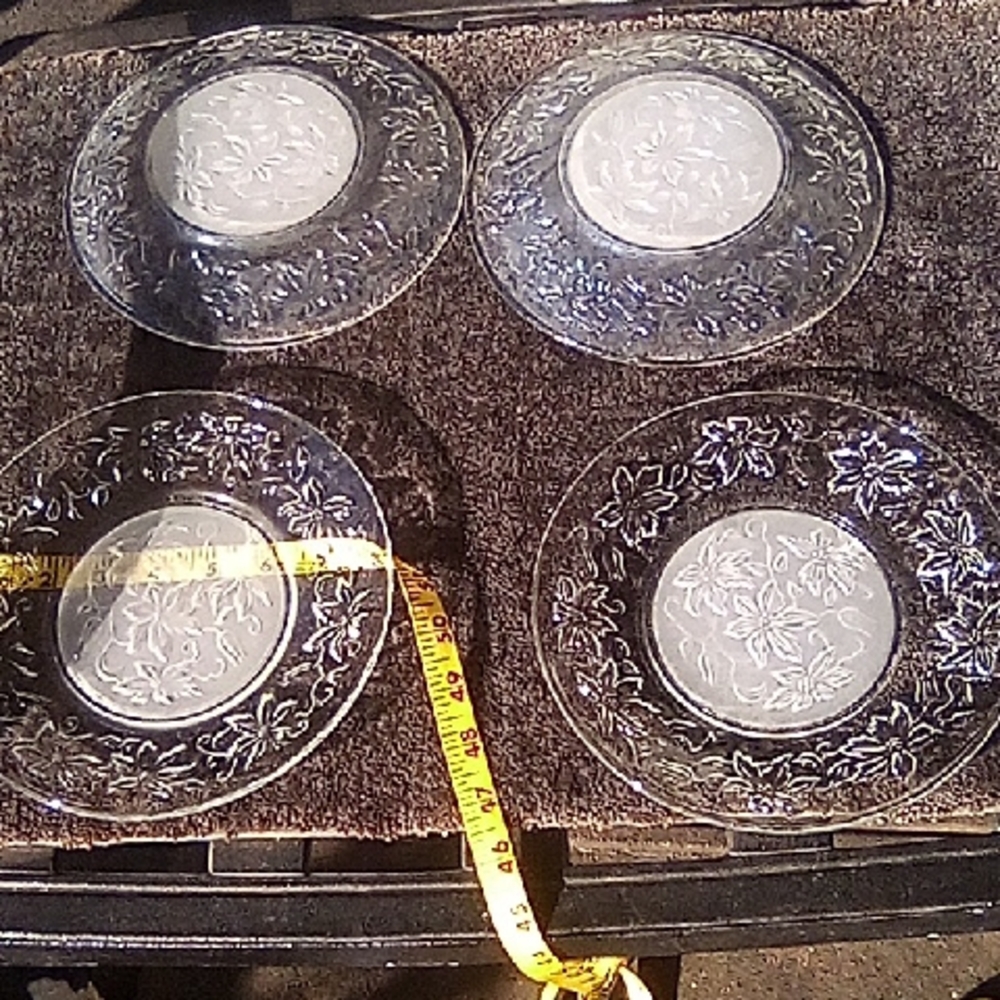 Set Of 4 Crystal Lead Dessert Dishes With Floral Motif.
